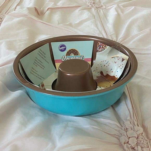 NWT Set of 4 Wilton Doughnut Fluted Tube Pans - Picture 4 of 5